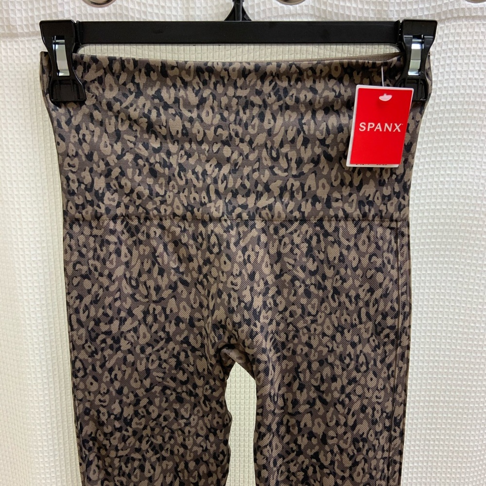 SPANX LEGGINGS MINI LEOPARD NWT FIRM